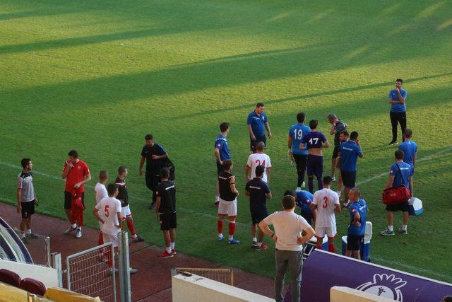 Balıkesirspor - Afjet Afyonspor hazırlık ma&ccedil;ında gerginlik 1