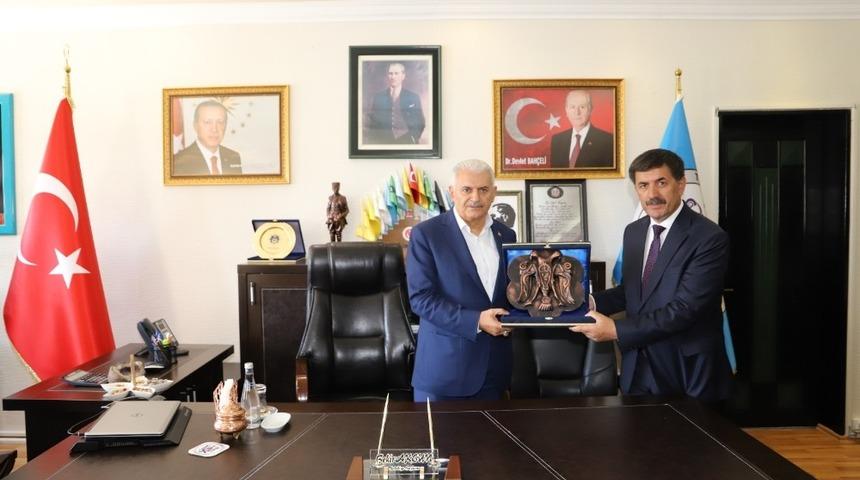 Binali Yıldırım&rsquo;dan Erzincan Belediyesine ziyaret