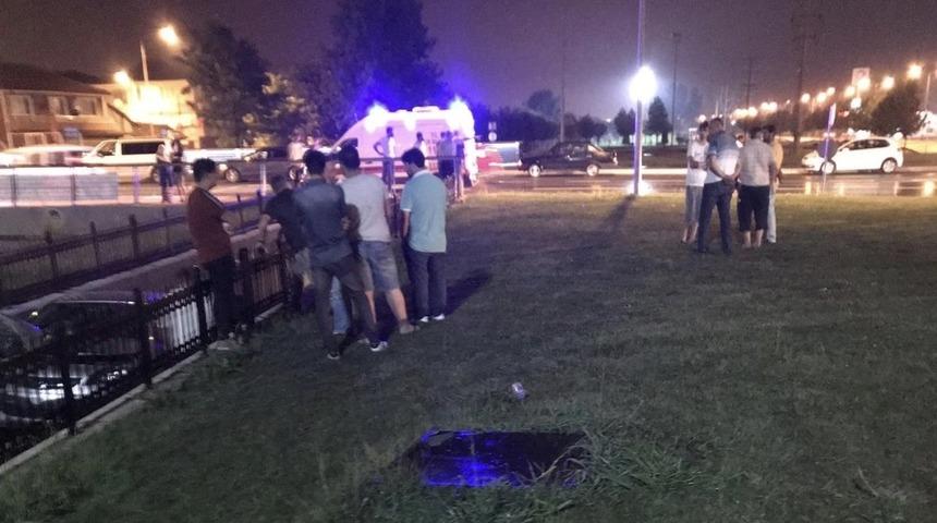 Kontrolden çıkan otomobil kanala uçtu