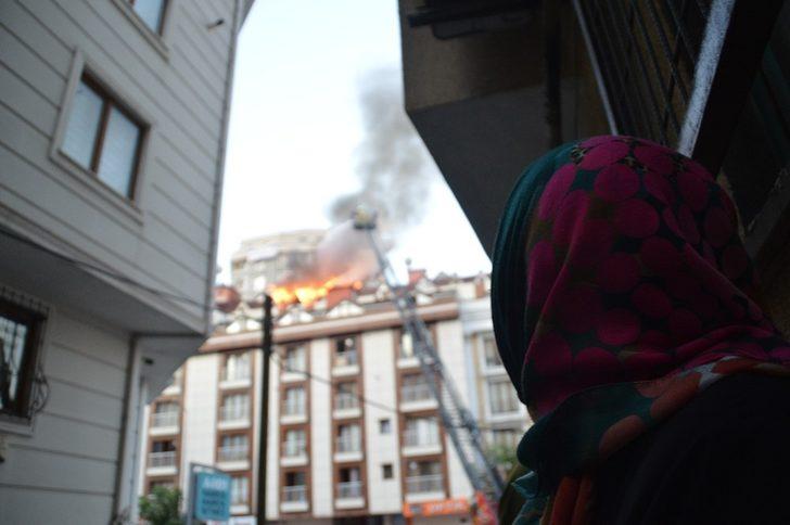 Şişli'de yangın paniği! 9 katlı binanın çatı katı alev alev yandı G2