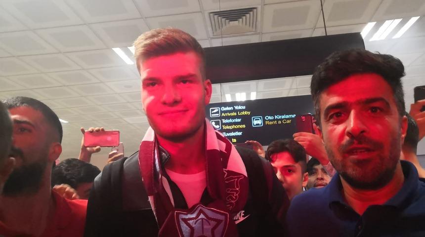 Alexander Sörloth Trabzon'da çoşkuyla karşılandı