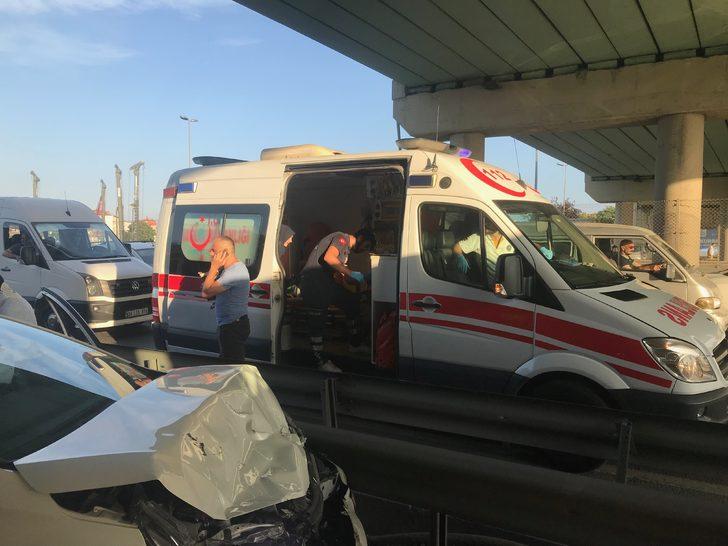 Küçükçekmece D-100 Karayolu'nda kaza: Yaralılar var G3