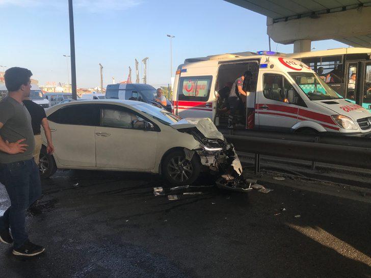 Küçükçekmece D-100 Karayolu'nda kaza: Yaralılar var G5