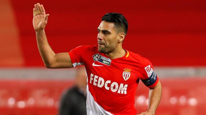 Falcao, sosyal medyadan Muslera'yı takibe aldı