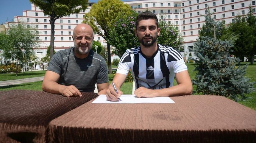 Manisa FK, Oğuz Kocabal&rsquo;ı renklerine bağladı