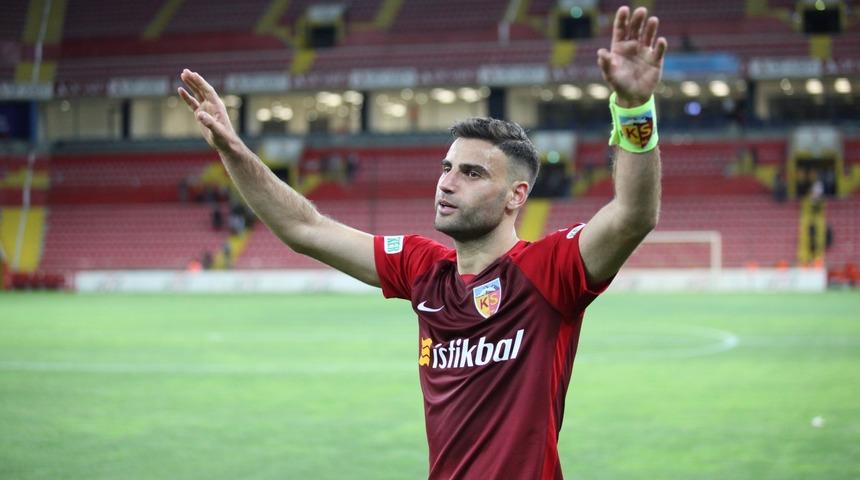 Kayserispor kaptanına taraftardan teşekk&uuml;r