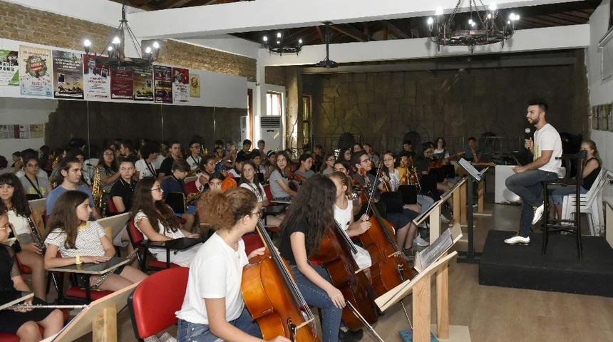 Azerbaycanlı Amal Azim gen&ccedil;lerin konuğu oldu