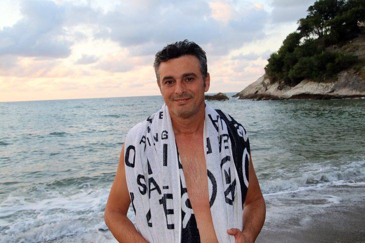 MHP'li vekil, denizin temiz olduğunu göstermek için suya girdi G3