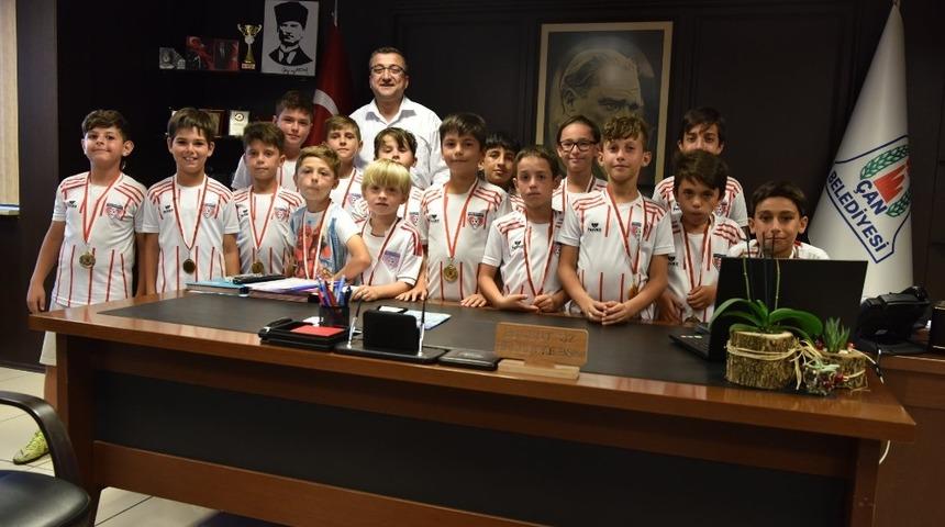 Çanspor’un minikleri şampiyon oldu