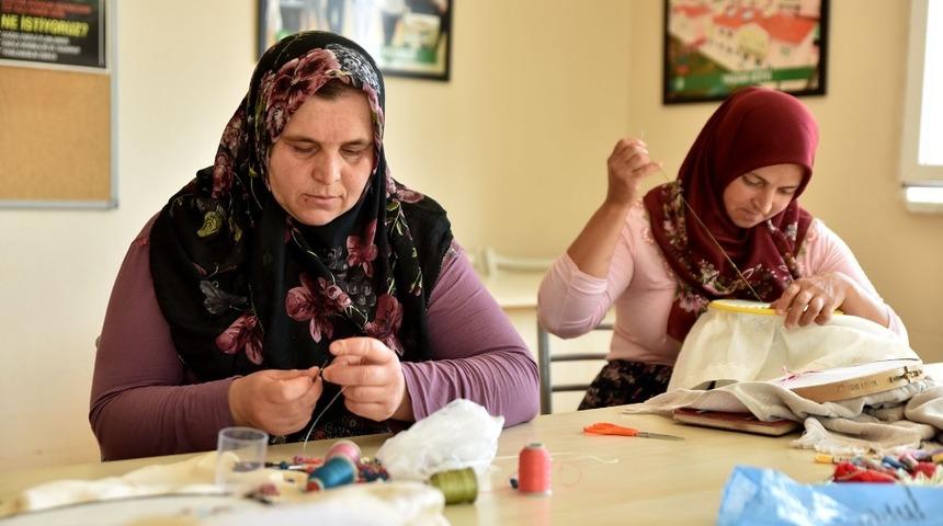 G&uuml;nd&uuml;zler&rsquo;de kadınlar mefruşat kursunda buluşuyor