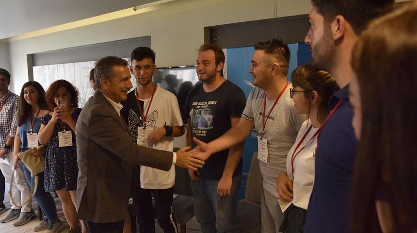 Gen&ccedil;lik Politikaları Tepebaşı&rsquo;nda  konuşuluyor