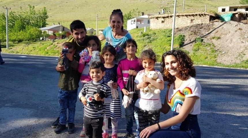 Gezgin Kardeşler, Vanlı çocuklara oyuncak dağıttılar