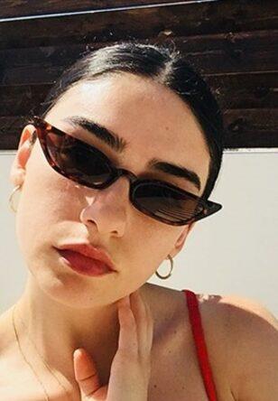 Havuz başında bikinili poz! Filtresiz