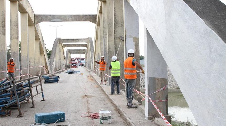 Tarihi Sakarya K&ouml;pr&uuml;s&uuml; yenileniyor