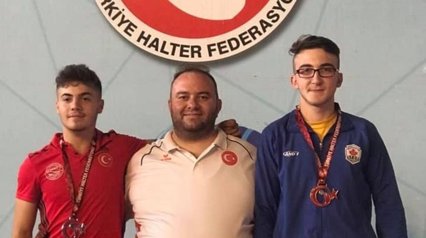 Bilecikli gen&ccedil; haltercilerden b&uuml;y&uuml;k başarı