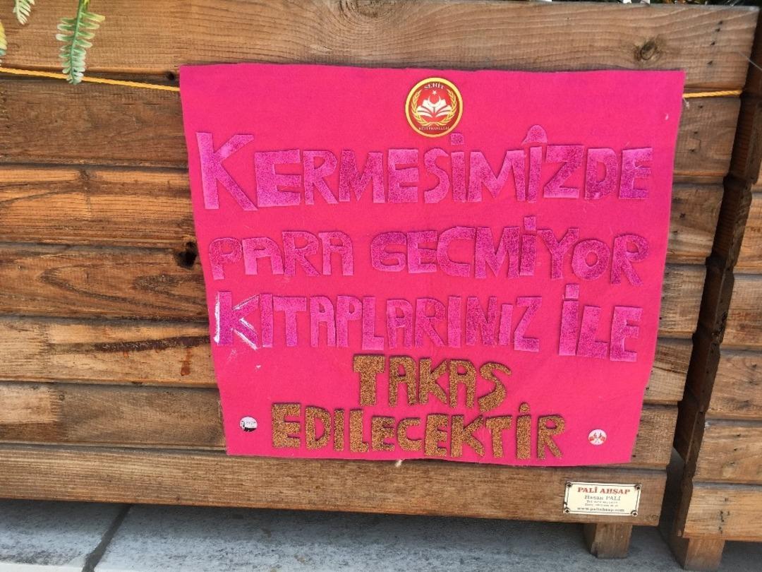 Tuzla&rsquo;da şehit k&uuml;t&uuml;phaneleri i&ccedil;in, kitapla &ouml;deme yapılan kermes