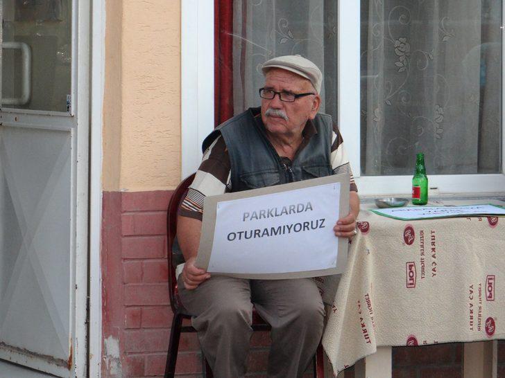 Başıboş köpeklerden bıkan vatandaşlar pankartı alıp sokağa çıktı G4