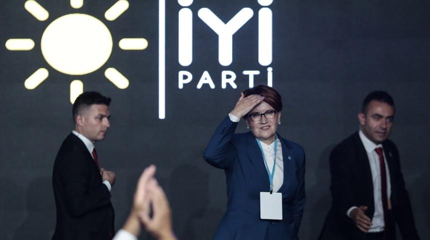 İYİ Parti’nin 4. Olağanüstü Kurultayı! Meral Akşener Nazım Hikmet'in şiirini okudu