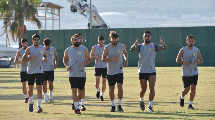 Aliağaspor FK takımı kondisyon depoluyor