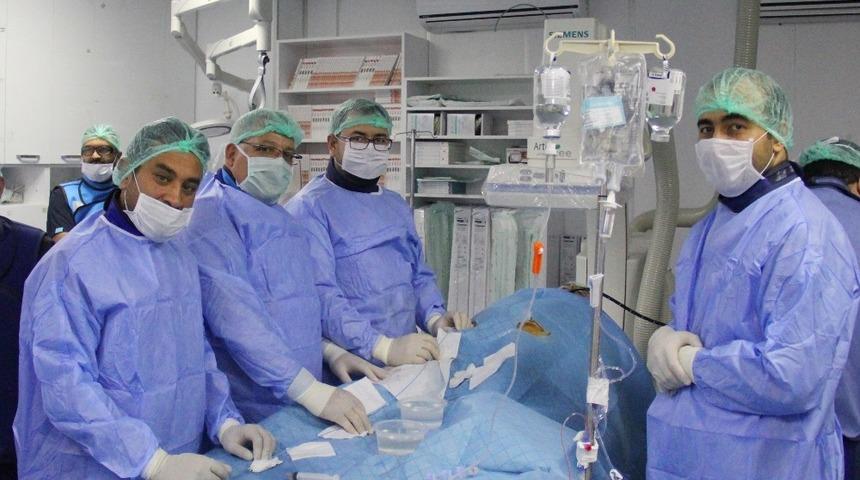 Kardiyoloji hekimleri ameliyatsız kalp deliği kapattı