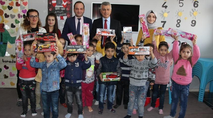 Kaykamak Arıcan&rsquo;dan Cizre &Ccedil;ocuk Gelişim Merkezindeki &ccedil;ocuklara y&uuml;zme kursu m&uuml;jdesi