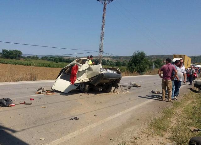 Kazada otomobil parçalara ayrıldı, sürücünün burnu bile kanamadı