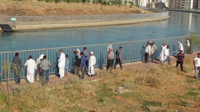 Serinlemek için sulama kanalına giren genç kayboldu