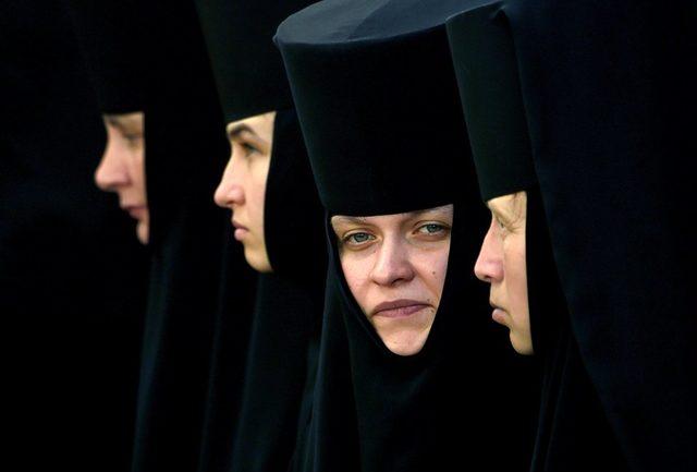 Ortodoks rahibeler Ukrayna'nın başkenti Kiev'de, kentin Hristiyanlaştırılmasının 1.031'inci yıl dönümü için düzenlenen bir dini ayine katıldı.