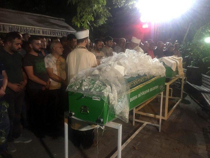 Balıkesir'de yolcu otobüsünde yanarak can veren oğluna ve kardeşine son bakış! G5