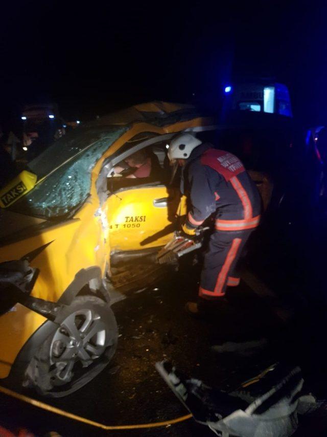 Malatya’da iki otomobil kafa kafaya çarpıştı: 7 yaralı