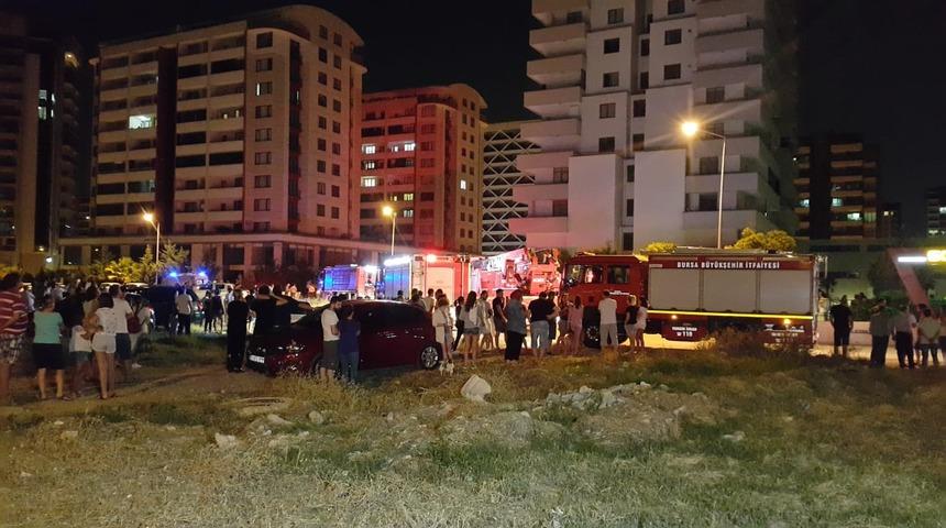 Bursa'da 18 katlı l&uuml;ks binada korkutan yangın! Hızla binayı boşalttılar!