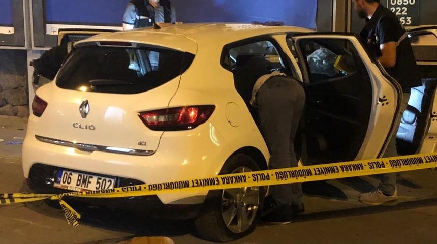 Ankara&rsquo;da kurşunlanan s&uuml;r&uuml;c&uuml; kaza yaptı: 1&rsquo;i ağır 2 yaralı