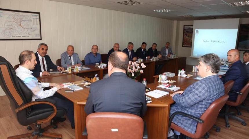 Vali C&uuml;neyt Epcim, İl &Ouml;zel İdaresi &ccedil;alışmaları hakkında brifing aldı