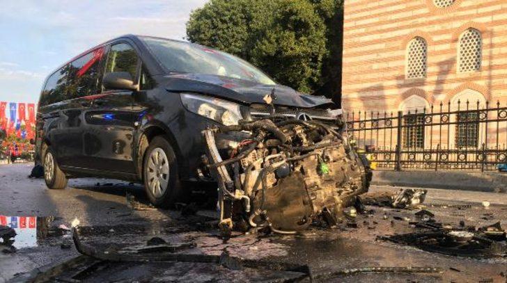 Beşiktaş'ta otomobil takla attı, motoru fırladı G5