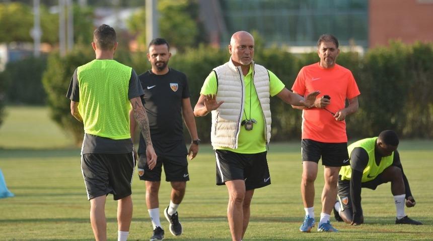Kayserispor perdeyi sahasında a&ccedil;acak