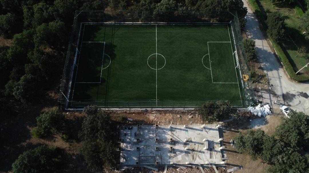 Orhaneli&rsquo;ye modern halı saha