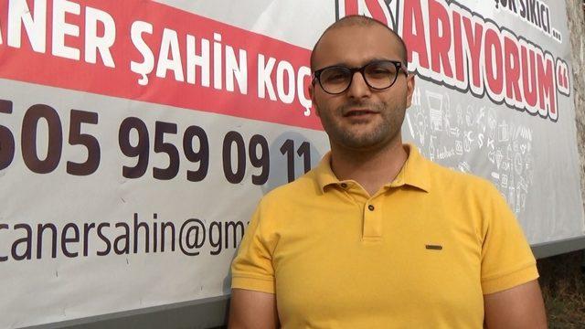 Hatay'da genç mühendis billboard ilanıyla iş arıyor