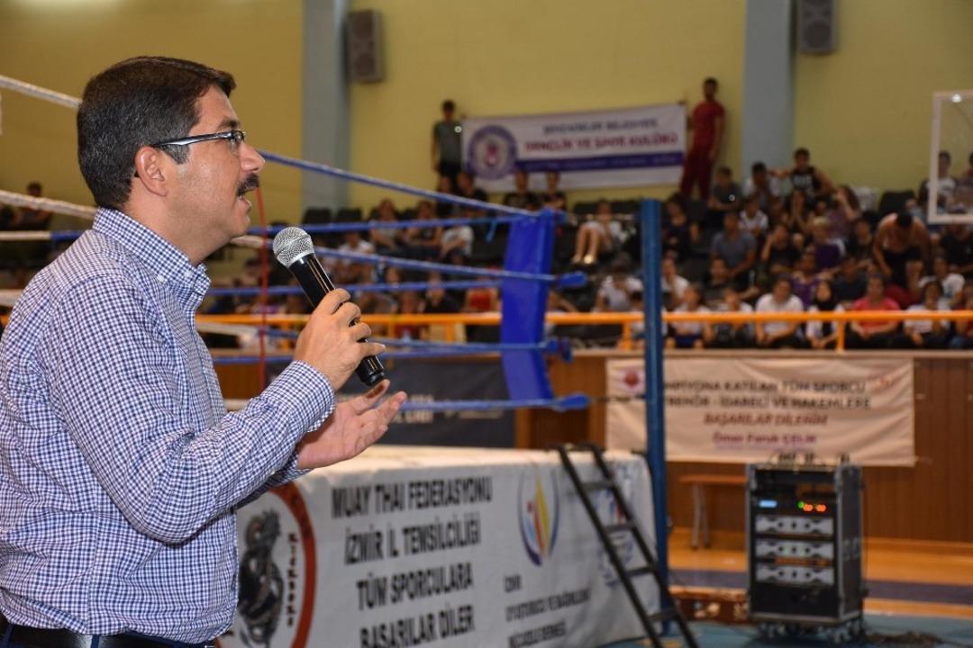 Başkan &Ccedil;elik şampiyonada gen&ccedil; sporculara seslendi