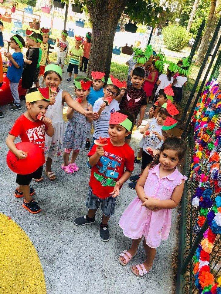 En çok karpuzu yiyebilmek için kıyasıya yarıştı G5