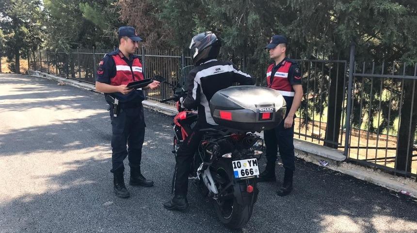 Motosiklet s&uuml;r&uuml;c&uuml;lerine 95 bin lira ceza kesildi