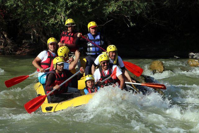 Binali Yıldırım'ın rafting heyecanı