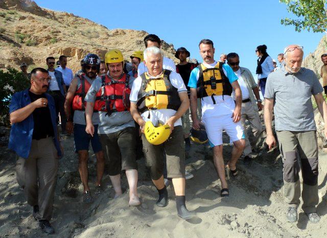 Binali Yıldırım'ın rafting heyecanı