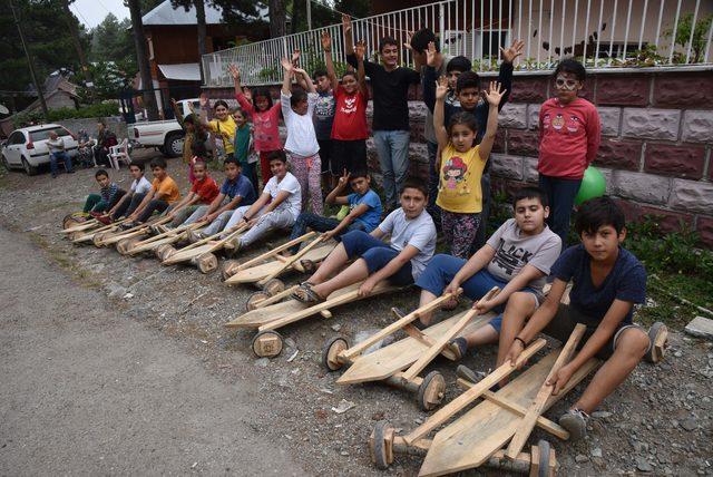 Osmaniye de &ccedil;ocuklar tahta arabalarla yarıştı 1
