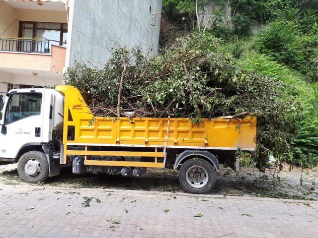 İzmit’te temizlik çalışmaları sürüyor