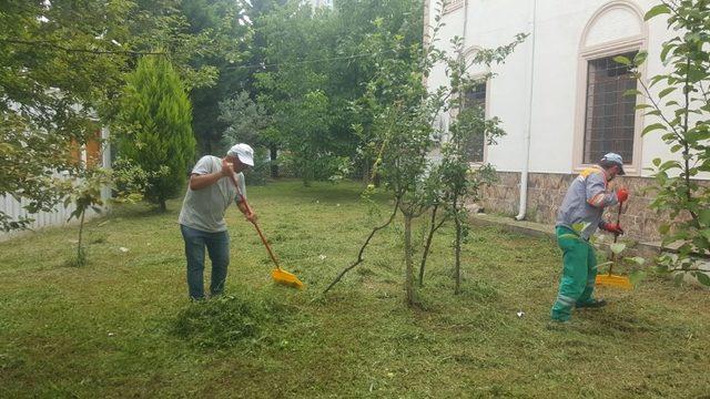 İzmit’te temizlik çalışmaları sürüyor