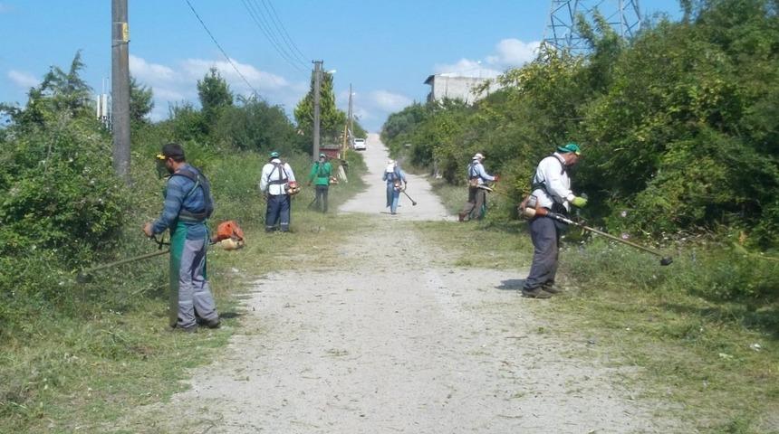 İzmit&rsquo;te temizlik &ccedil;alışmaları s&uuml;r&uuml;yor