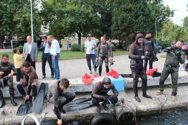 Yalovalı zıpkıncılar bu kez deniz canlıları için daldı