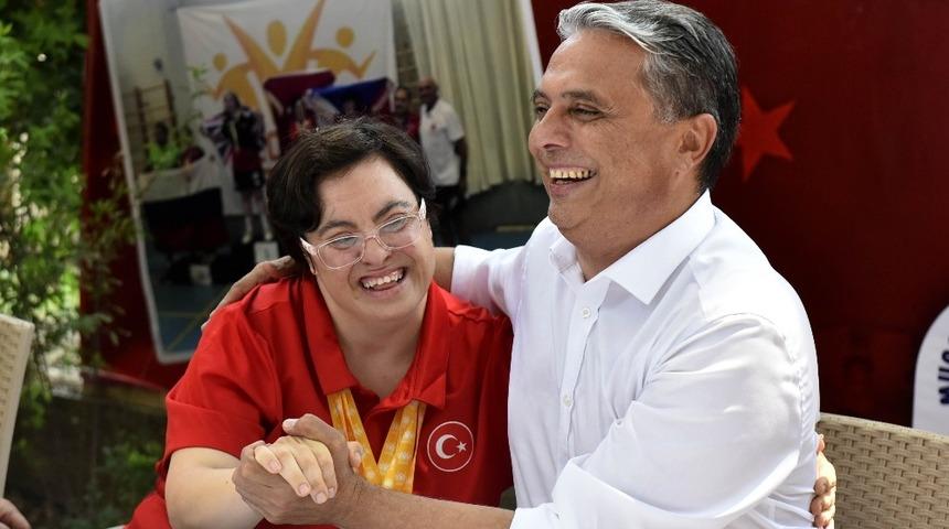 4 madalyalı Avrupa Şampiyonu Benay&rsquo;a &ouml;zel kutlama