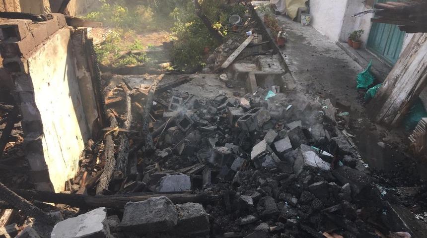 Amasya&rsquo;da ev ve odunluk yangını