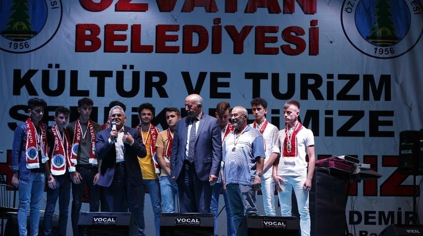 Başkan B&uuml;y&uuml;kkılı&ccedil;, &Ouml;zvatan il&ccedil;esinde ger&ccedil;ekleştirilen festivale katıldı